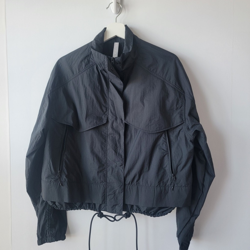 Athleta women's Canopy Parachute Jacket sz M Short Black Lightweight Windbreaker